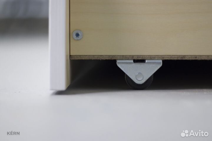 Детская кровать бортиком и ящиком