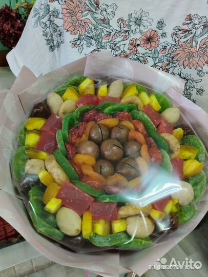 Букет из орехов и сухофруктов