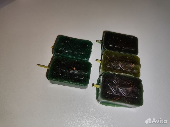 Свеча с руной Феху ручной работы