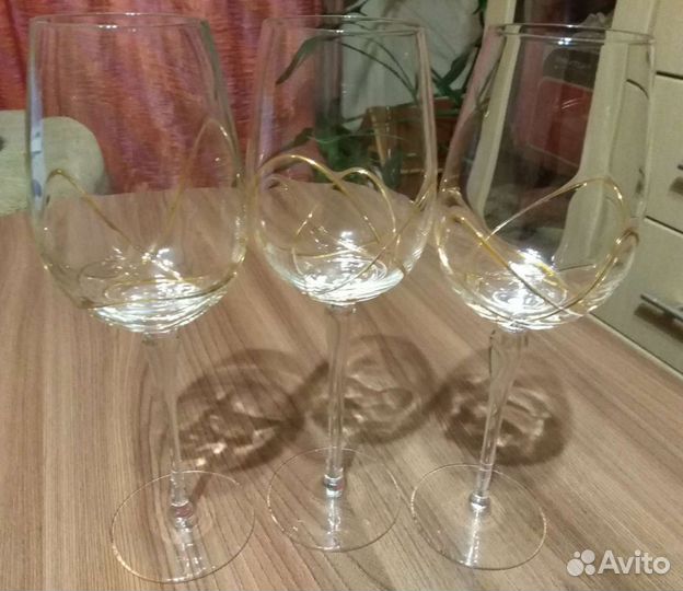 Бокалы под шампанское, вино