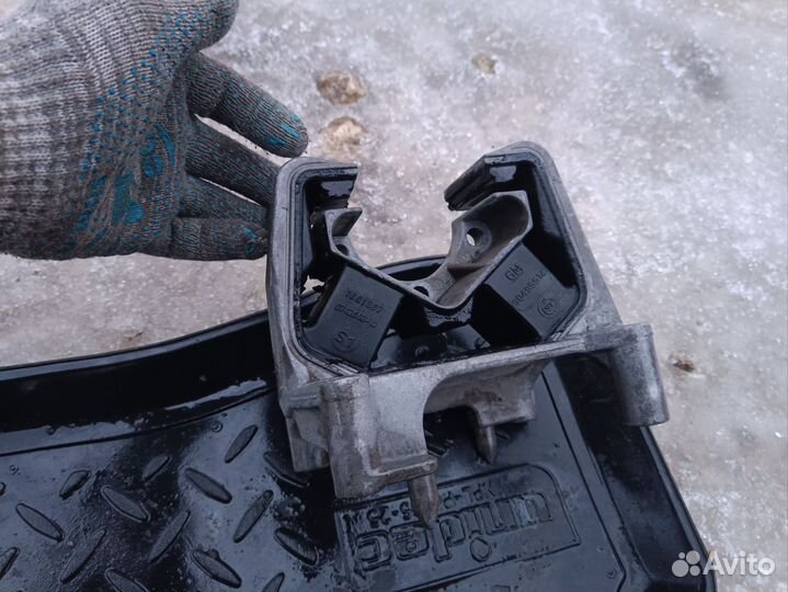 Подушка коробки двигателя Опель Вектра