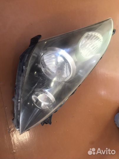 Фара toyota виш