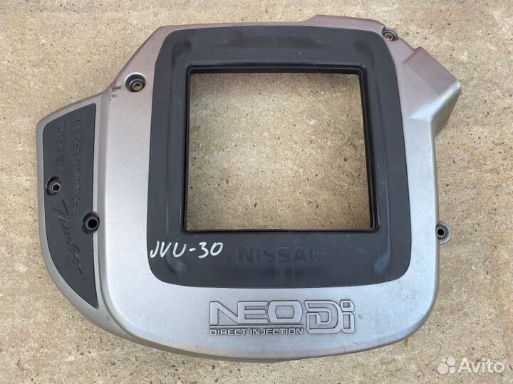 Крышка двигателя передняя Nissan Bassara JVU30