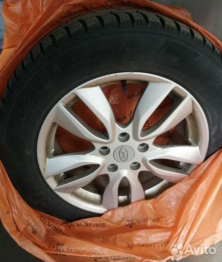 Диски Hyundai Tucson R17 с зимней резиной Pirelli