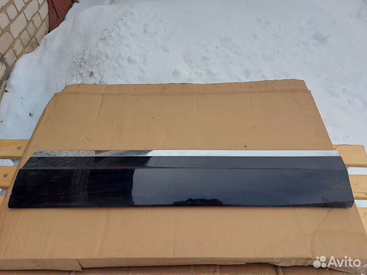 Накладка двери передней VW Touareg 3