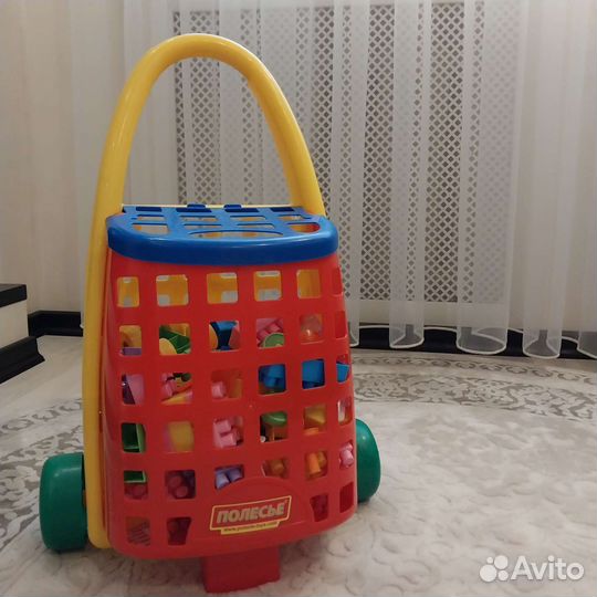 Тележка с конструктором