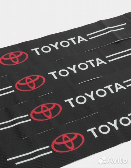 Защитные накладки на пороги автомобиля toyota