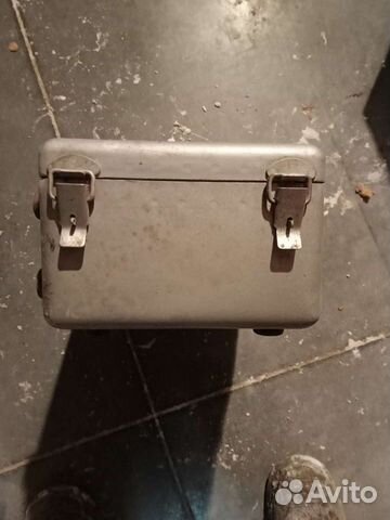 Ящик для разных вещей алюминиевый. Закрывается пло