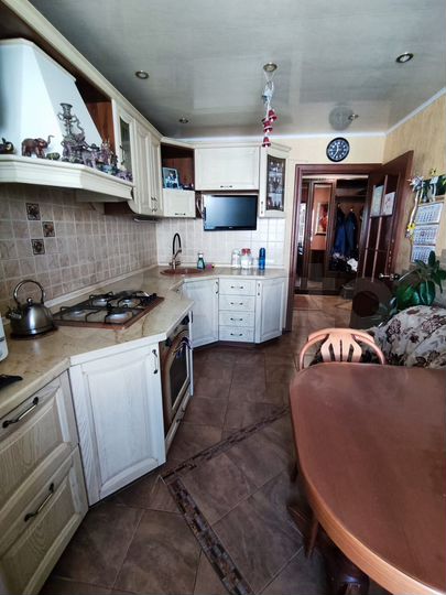 3-к. квартира, 70,4 м², 6/10 эт.