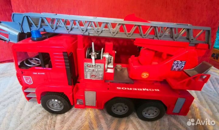 Пожарная машина Bruder