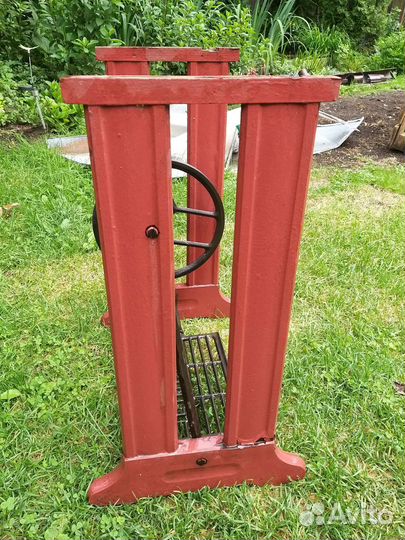 Станина от швейной машинки Singer