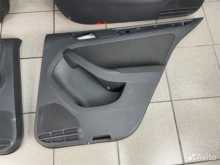 Дверные карты комплект VW Jetta 2011