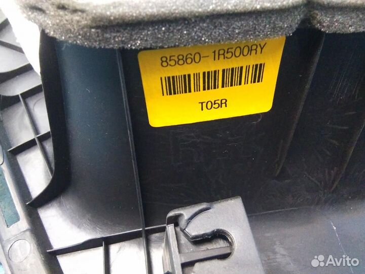 Обшивка задней стойки правая Hyundai Solaris 2010