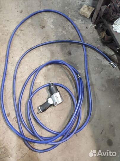 Гайковерт пневматический