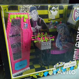 Одежда и аксессуары для кукол Monster High