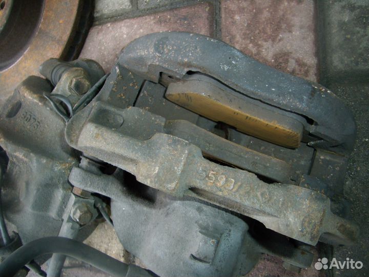 Опель омега B передние тормозные супорта