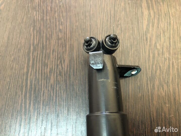 Форсунка омывателя фары правая Mercedes W211