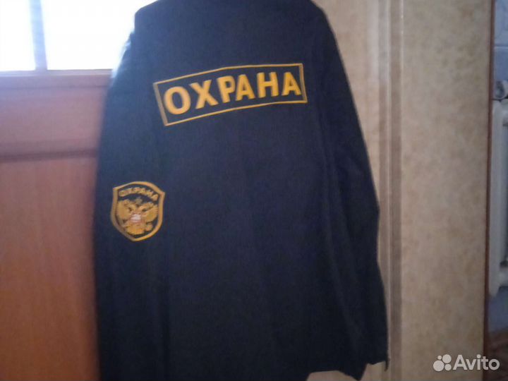 Черная форма охранника