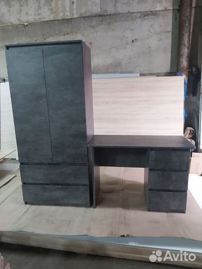 Рабочий стол со шкафом