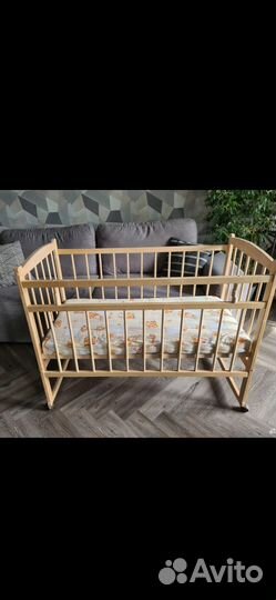 Детская кроватка с матрасом