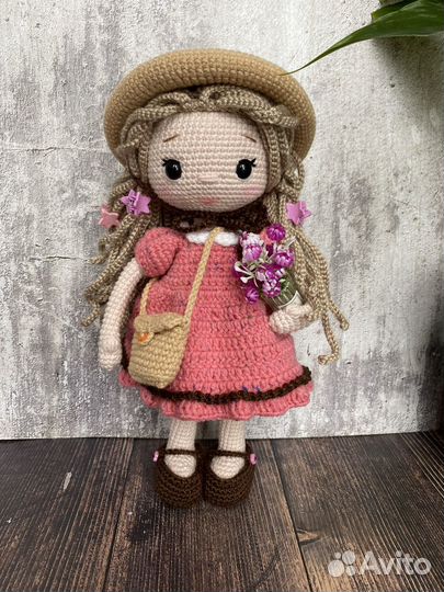 Вязаная кукла ручной работы