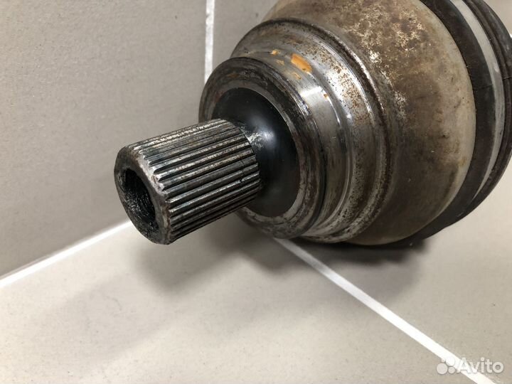 Привод полуось передняя левая VW Passat B7 2011-15
