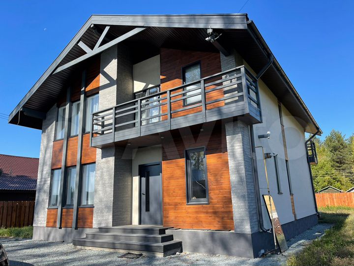 Коттедж 165 м² на участке 10 сот.