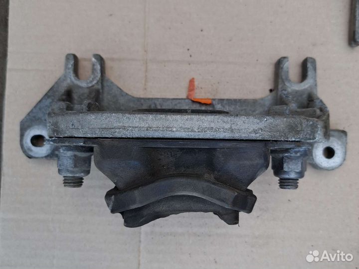 Опора двигателя renault logan 1