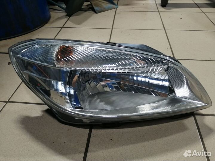 Фара передняя правая Фабия 2 рест. Оригинал