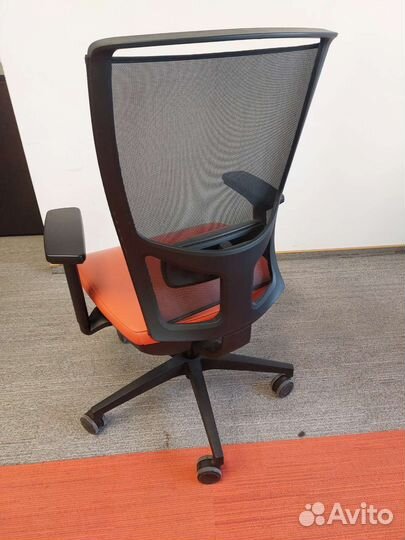 Компьютерное кресло натуральная кожа