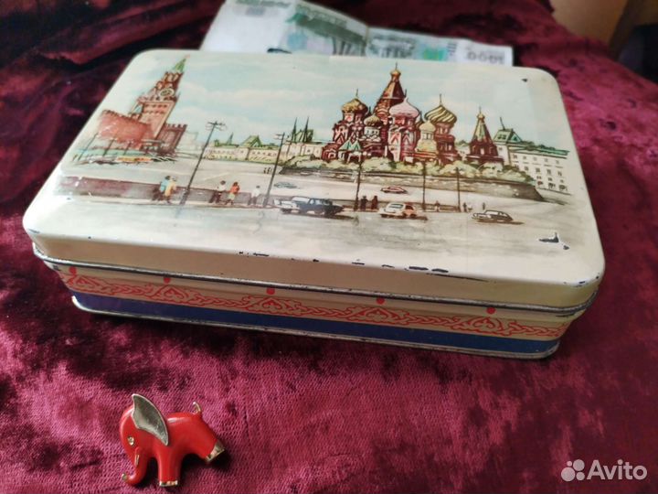 Жестяная коробка из- под монпасье. СССР