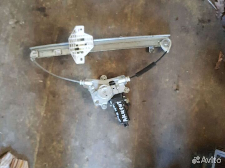 Стеклоподъемник задний правый Hyundai Accent
