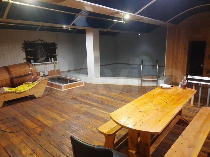 Здание, 2800 м²