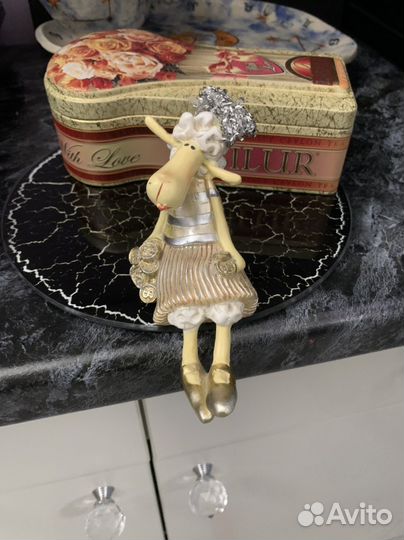 Статуэтка фигурка коза денежная в панталонах