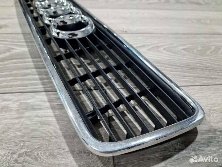 Решётка радиатора (Новая) Audi 80 B4 8G0853651G