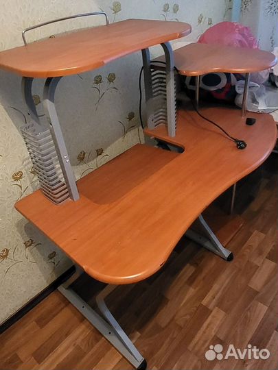 Компьютерный стол