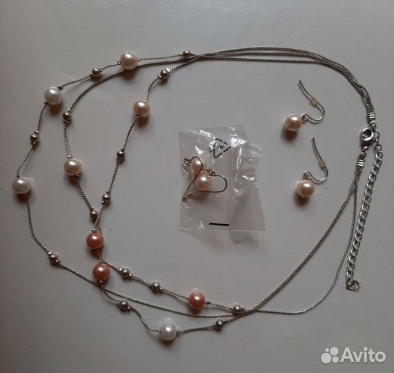 Набор- колье и две пары сережек