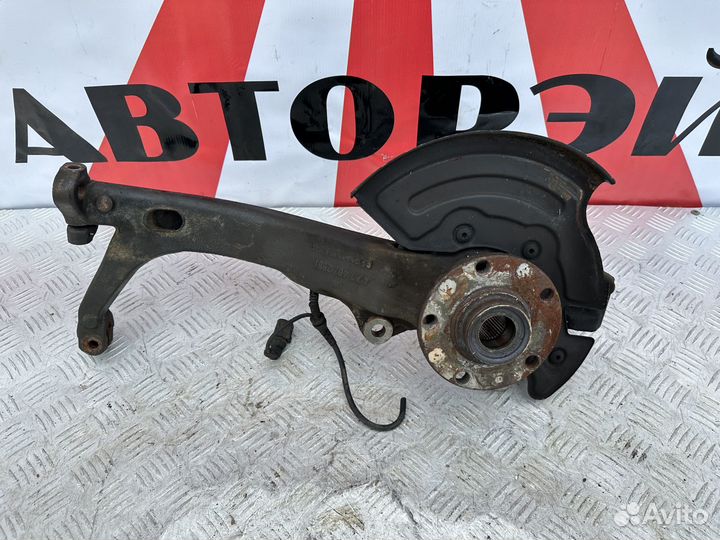 Поворотный кулак передний правый Audi A6 Allroad