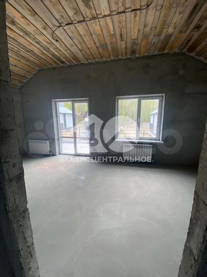 Дом 180 м² на участке 5,5 сот.