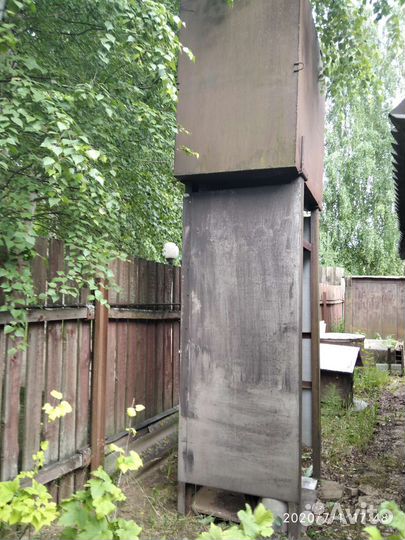 Бак для воды металлический на стойках для душа