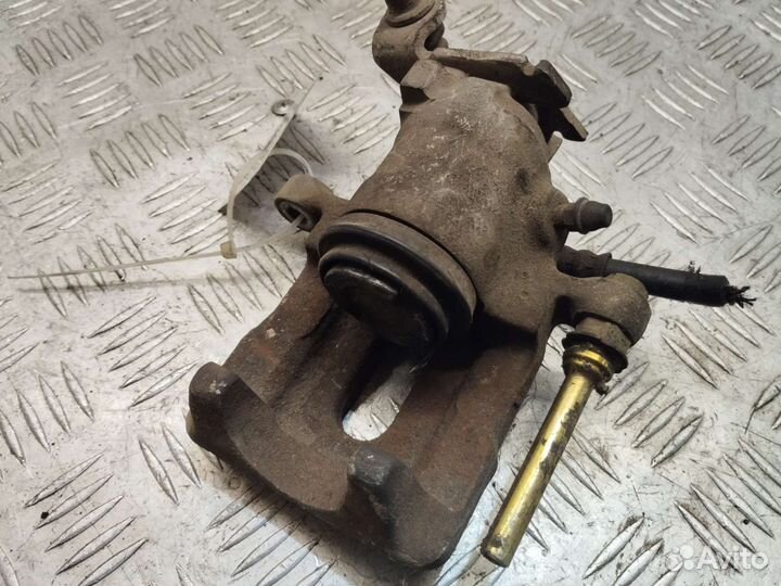 Суппорт задний левый Mitsubishi Space Star