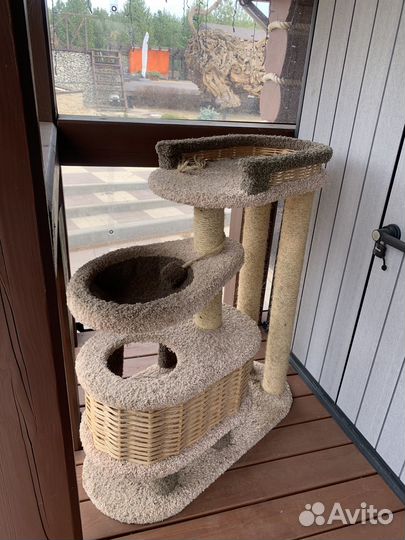 Домик для кошки с когтеточкой бу
