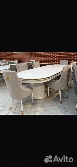 Кухонный стол и стулья