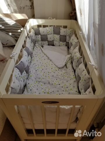 Приставная кроватка с маятником