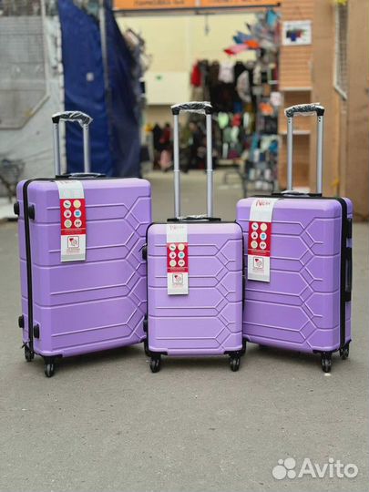 Комплект из трех чемоданов