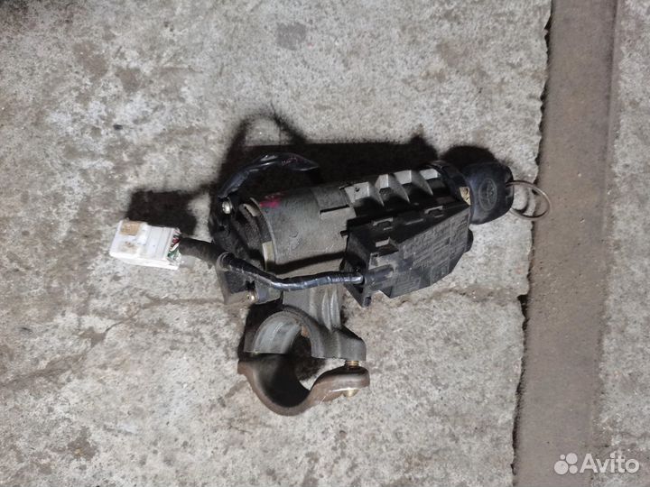 Замок зажигания toyota avensis 1