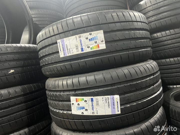 Michelin Pilot Sport 4 S 255/40 R21 и 265/40 R21 102Y