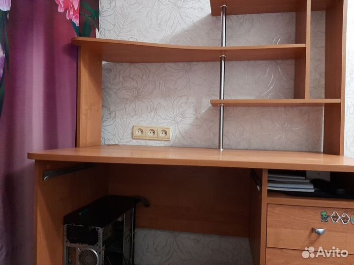 Стол компьютерный