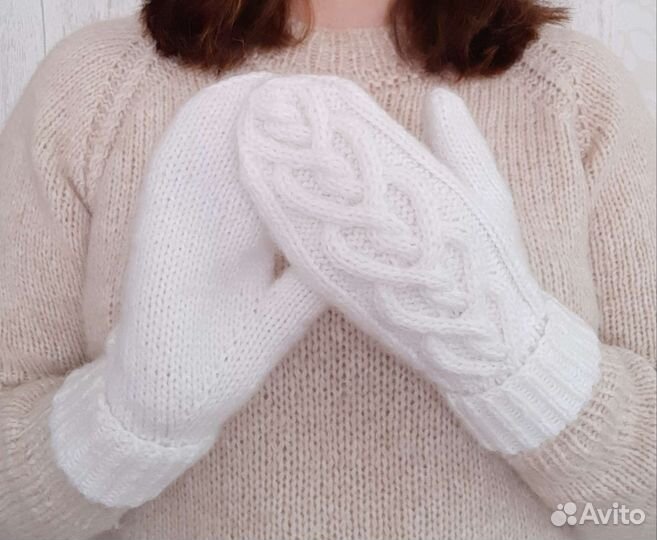 Варежки вязаные женские