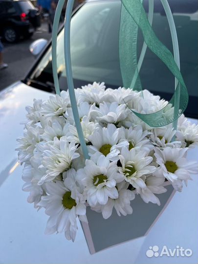 Цветы в корзине